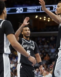 九游网络-NBA彩经：马刺大胜雄鹿 活塞力擒森林狼 爵士不敌太阳