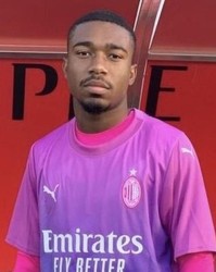 完成职业生涯首秀，西多夫儿子登泽尔代表米兰未来出场